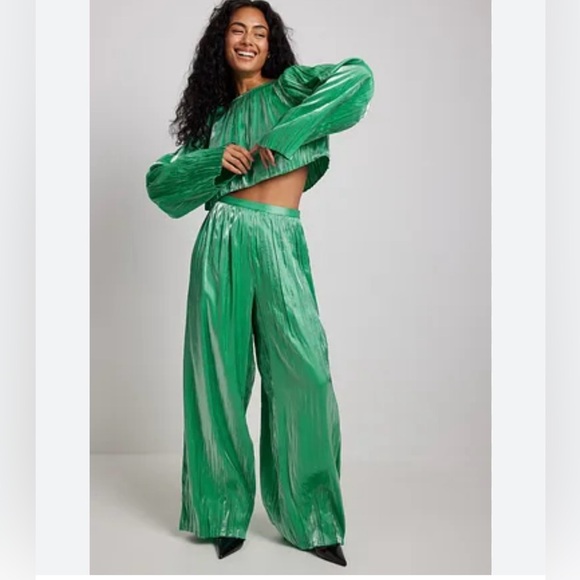 NA-KD plisse set structure pants and blouse - Picture 2 of 6